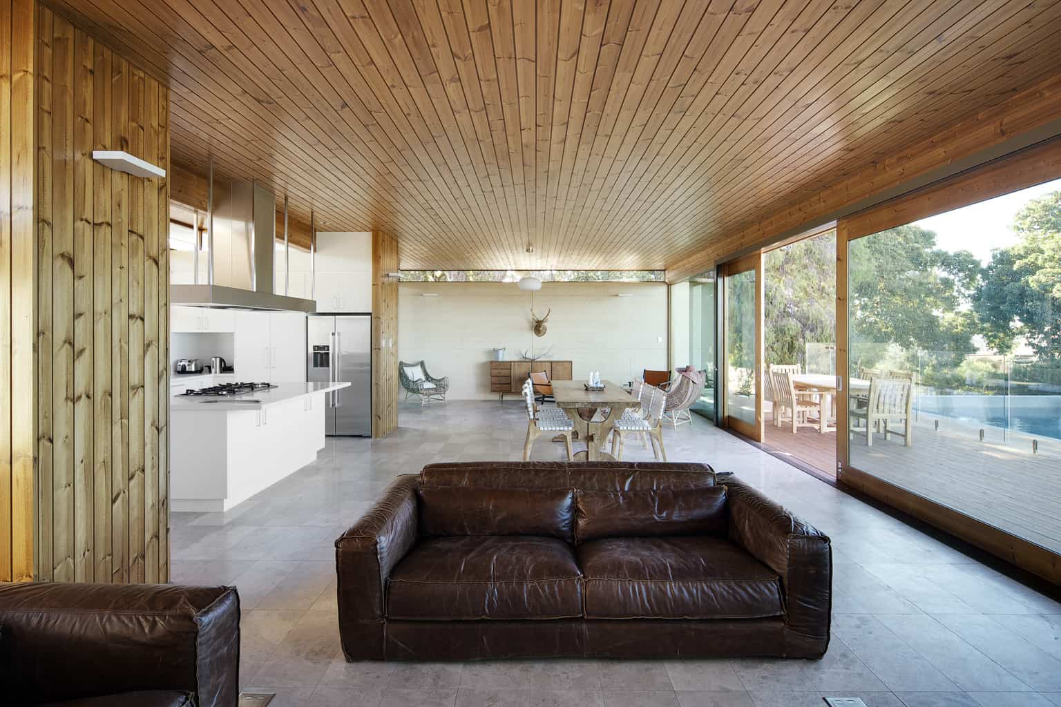 2012 06 6030 04 EagleBayResidence RobertFrith
