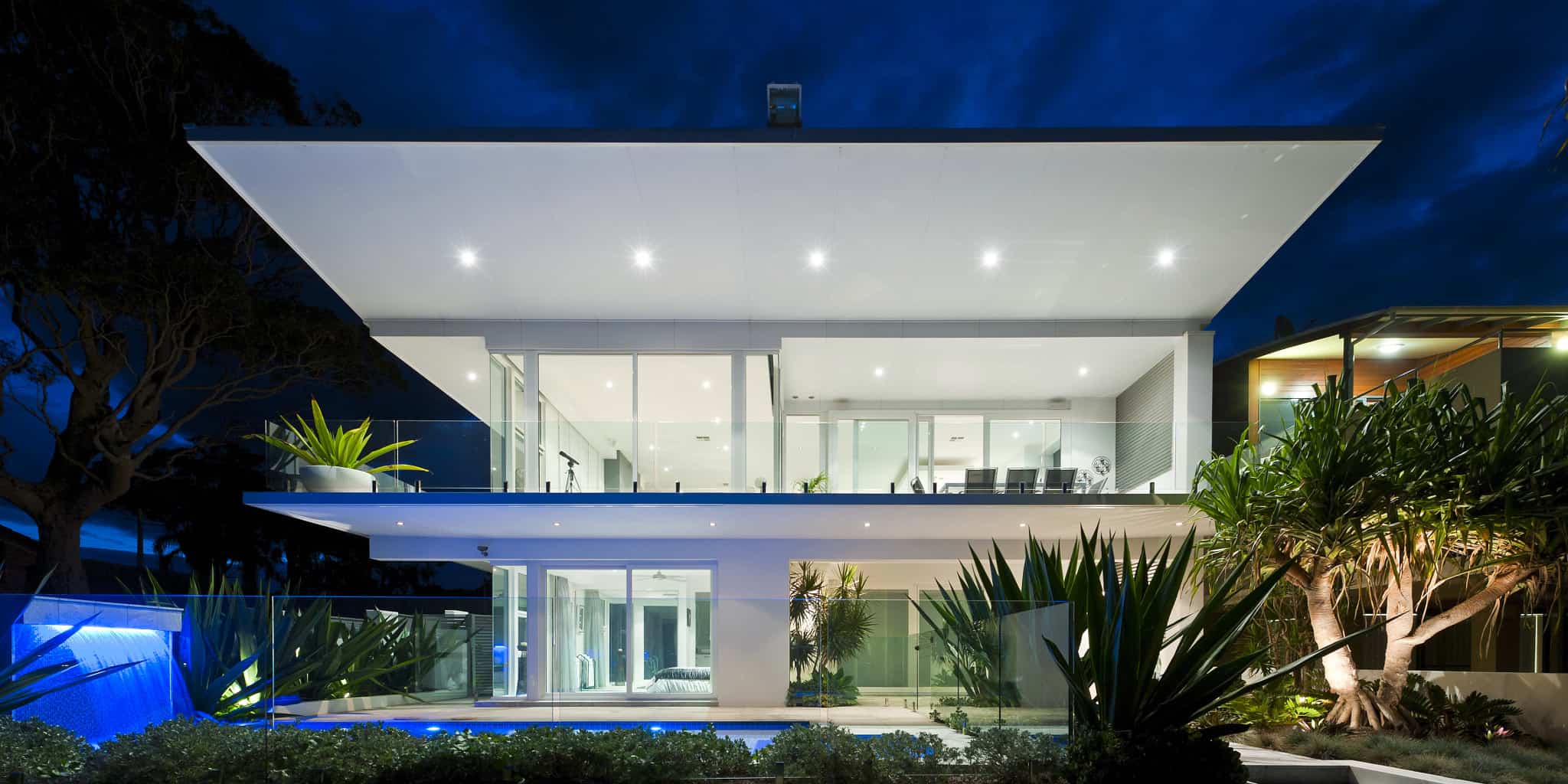 Stunning sunken courtyard design for coastal oasis