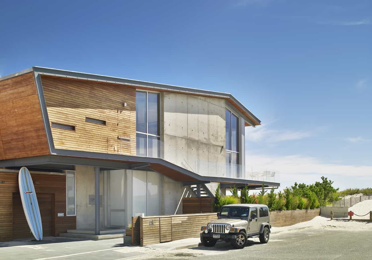 Warm minimalism on the beachfront