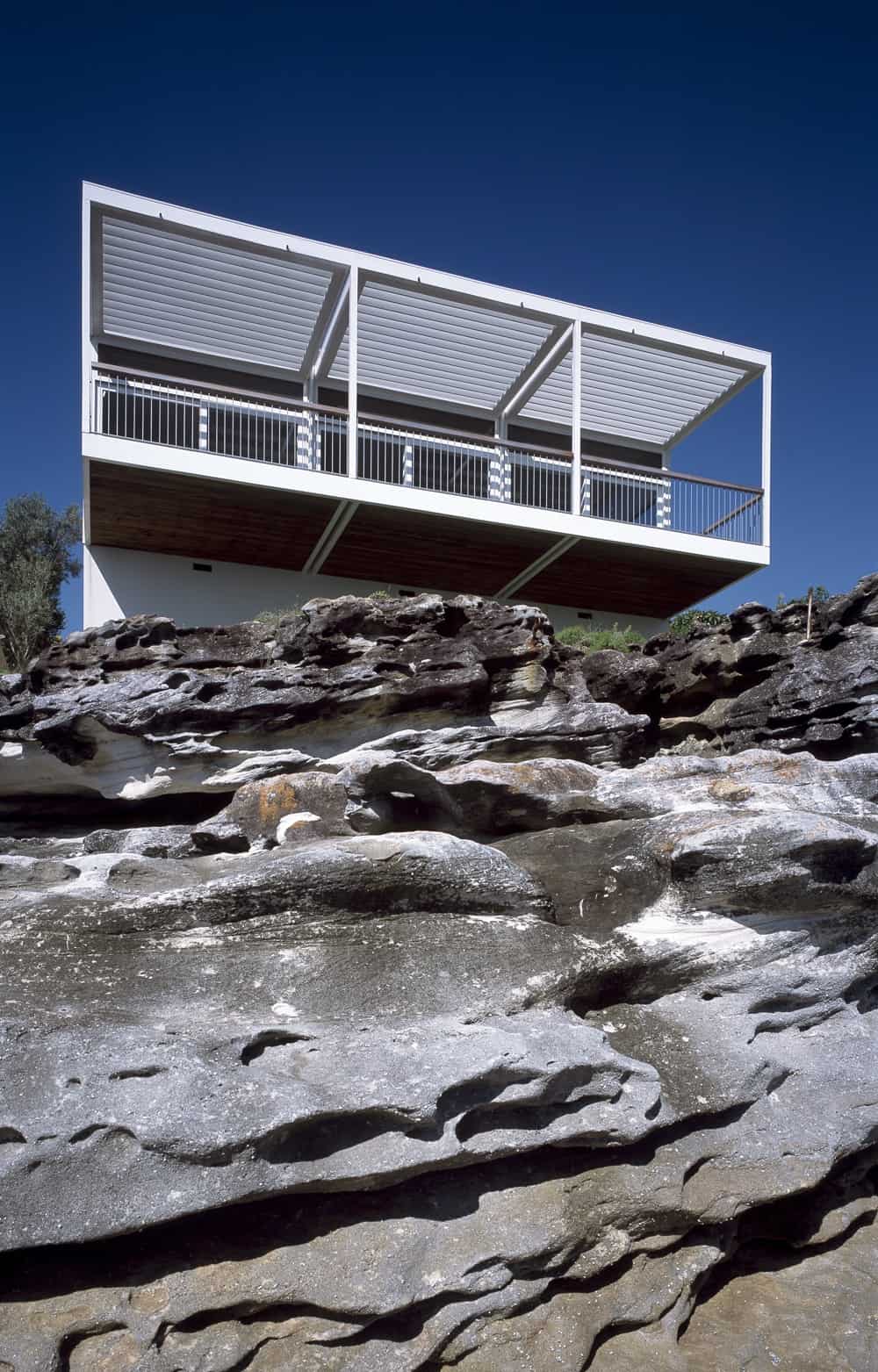 Architecture featuring simple lines and light-weight construction