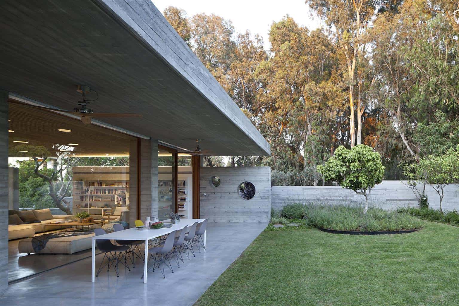 Warm industrial for architects own home in Tel Aviv
