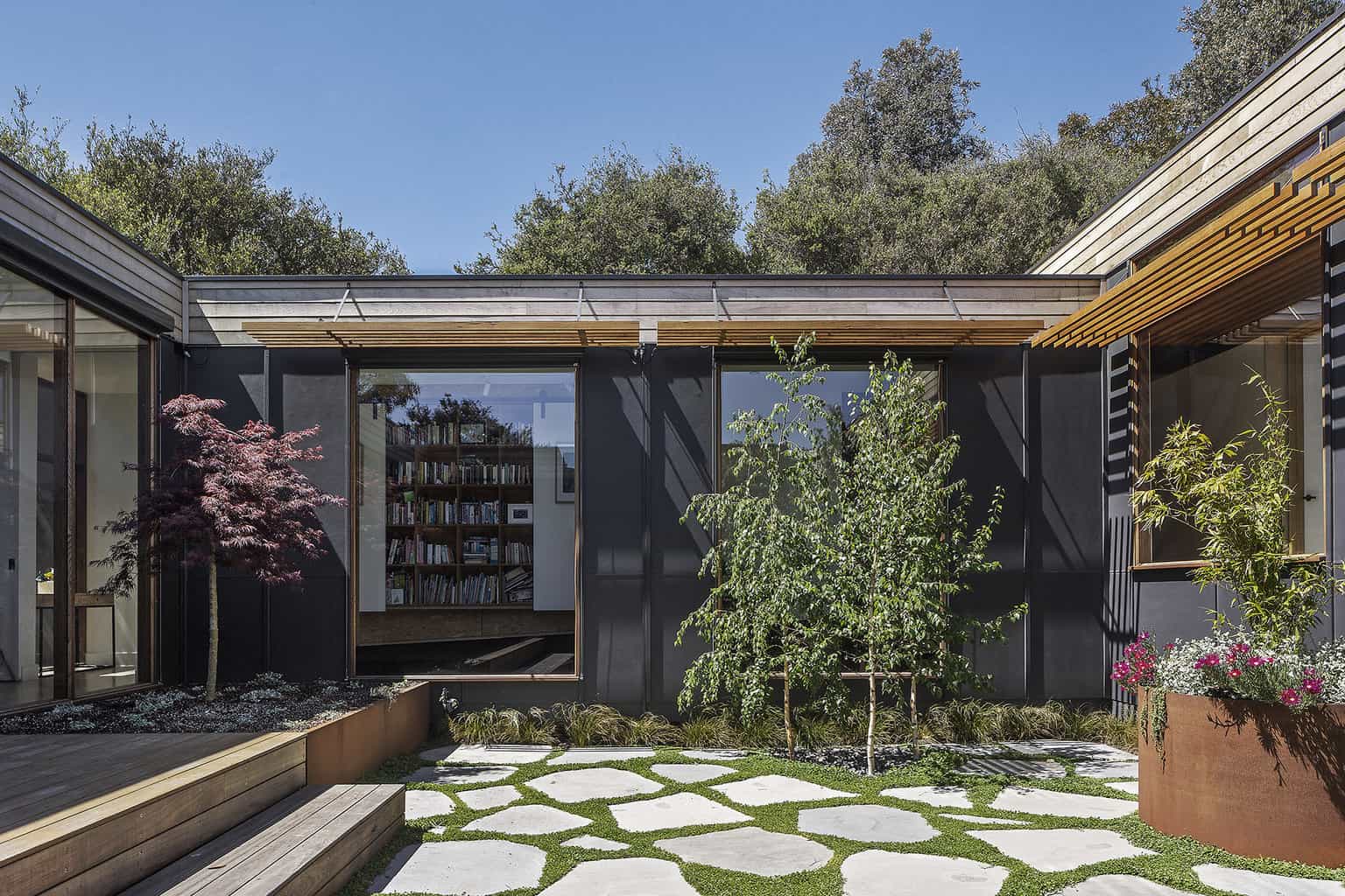 Arkit courtyard retreat prefab home