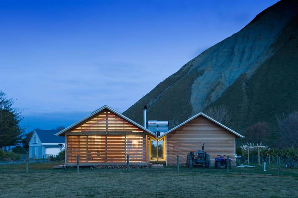 Shoal Bay bach: rugged and unpretentious rural architecture