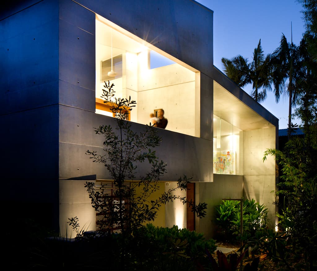 Concrete beach house with Japanese aesthetic in Noosa Heads