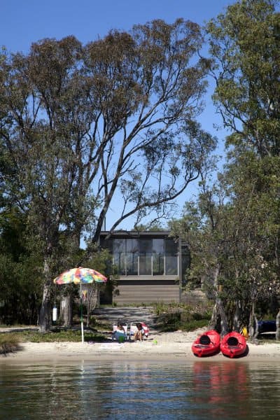 Simple & modest beach shack on the stunning Gippsland Lakes