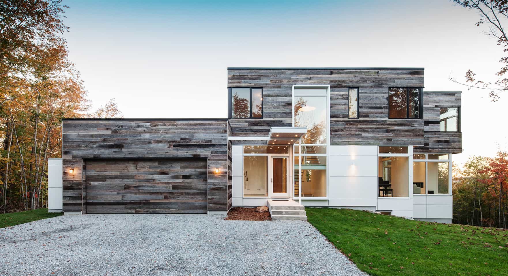 Reclaimed timber treehouse in Quebec