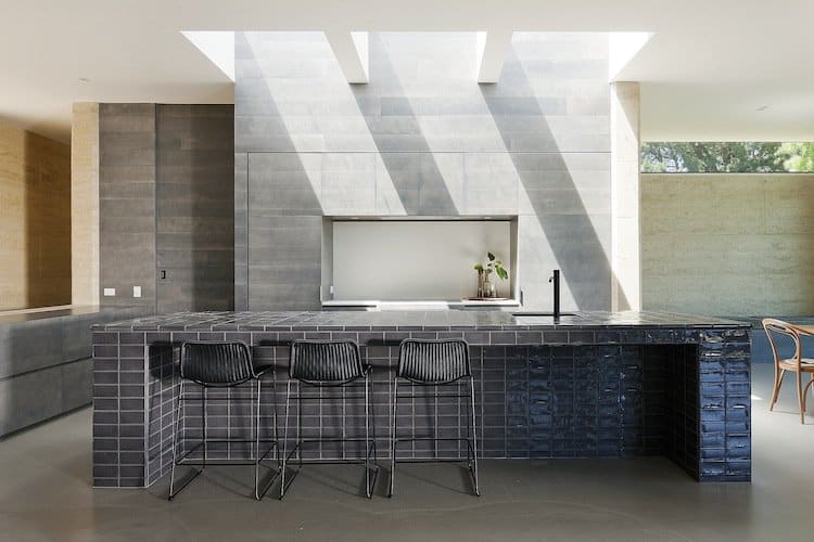 Merricks farmhouse made of earth, glass and timber