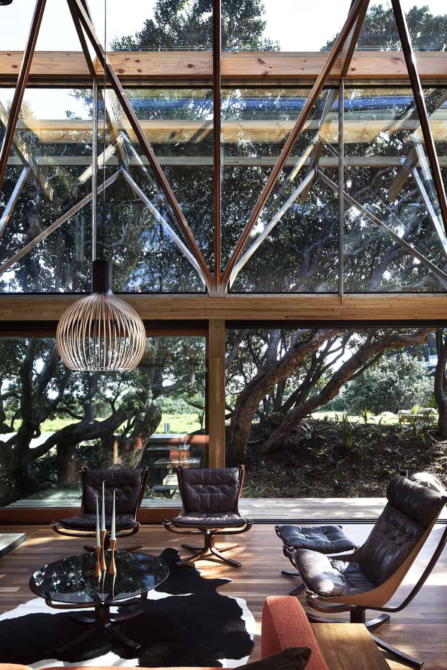 under pohutukawa hse 5283 2