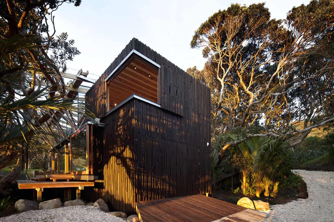 under pohutukawa hse 5559 2