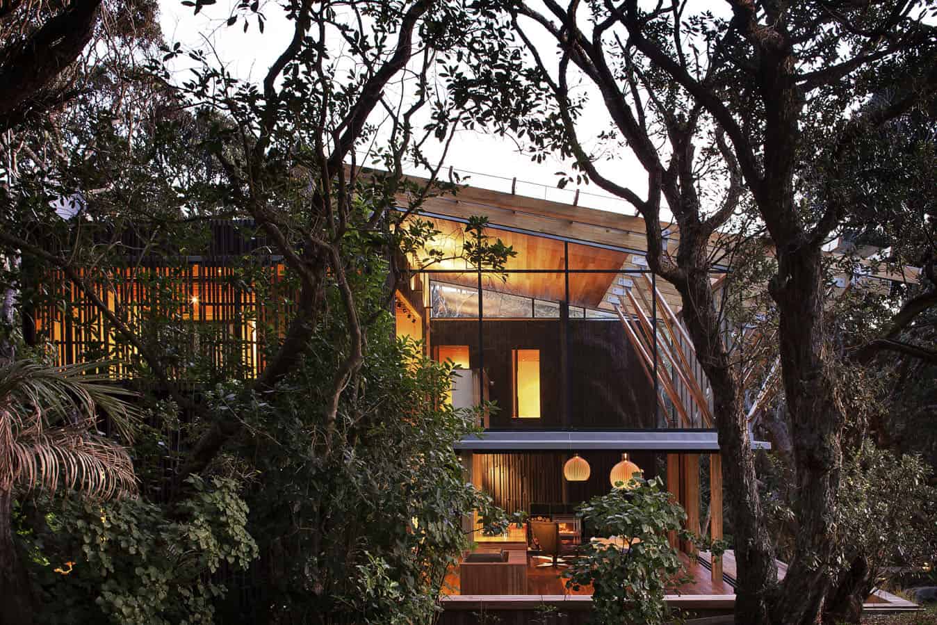 under pohutukawa hse 5610 2